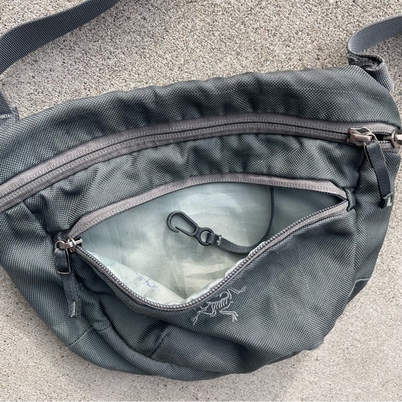 Arcteryx Maka 1 Waistpack Crossbody Bag Belt Bag Gray Logo Fanny 